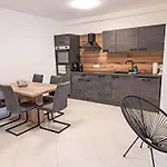 Sunshine View By Interhome דירה *